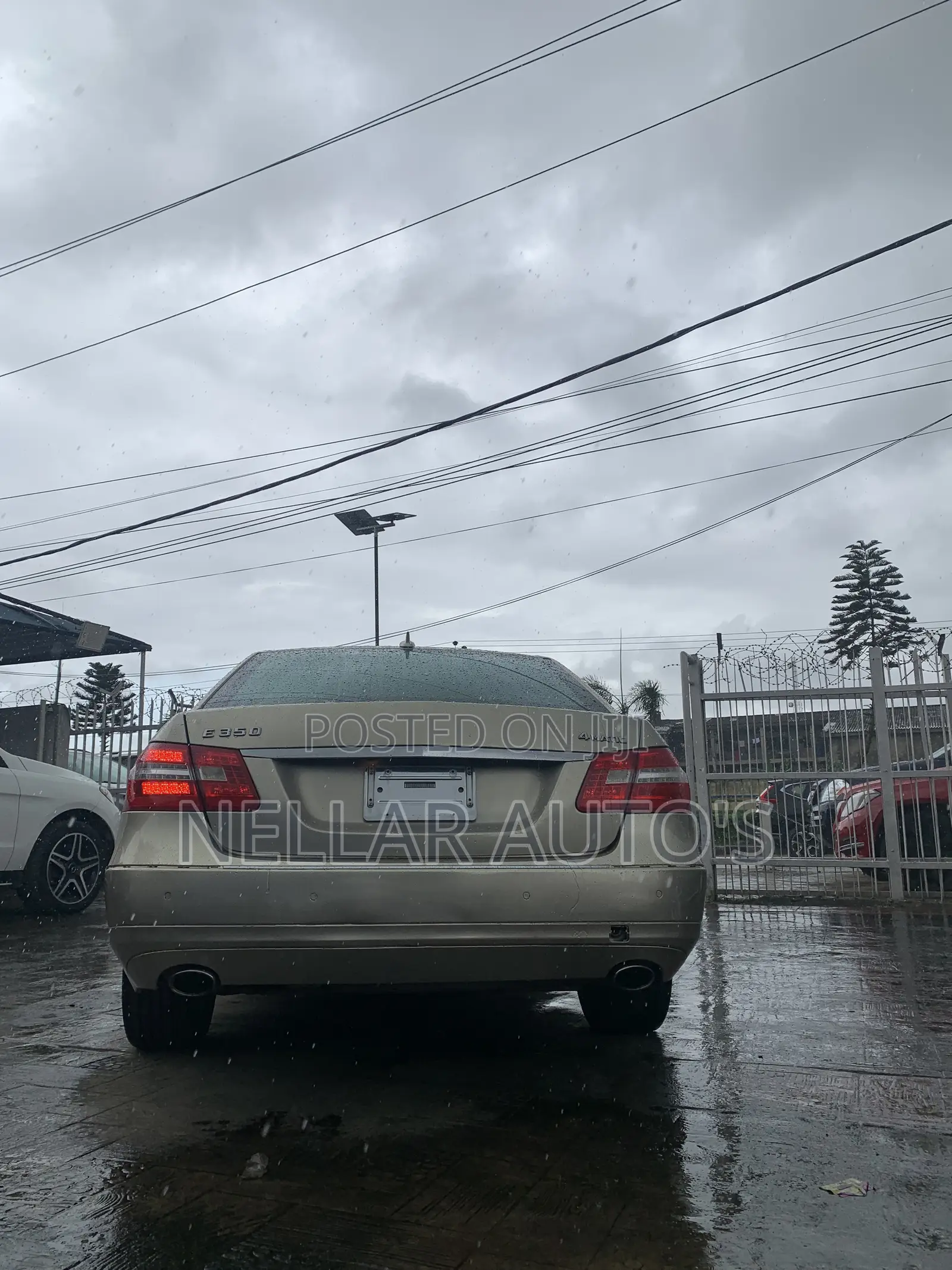 Mercedes-Benz E350 2010 Gold