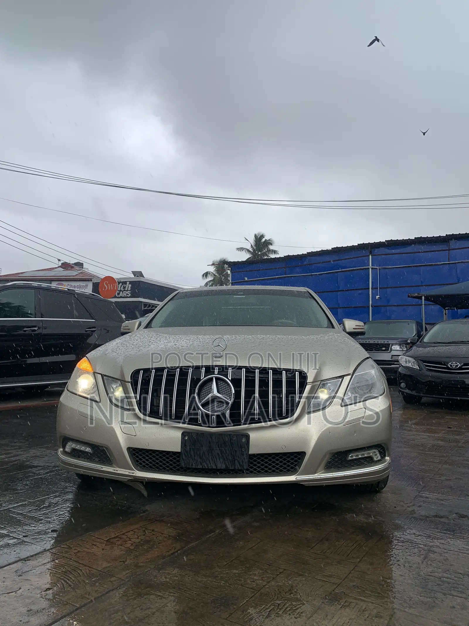 Mercedes-Benz E350 2010 Gold