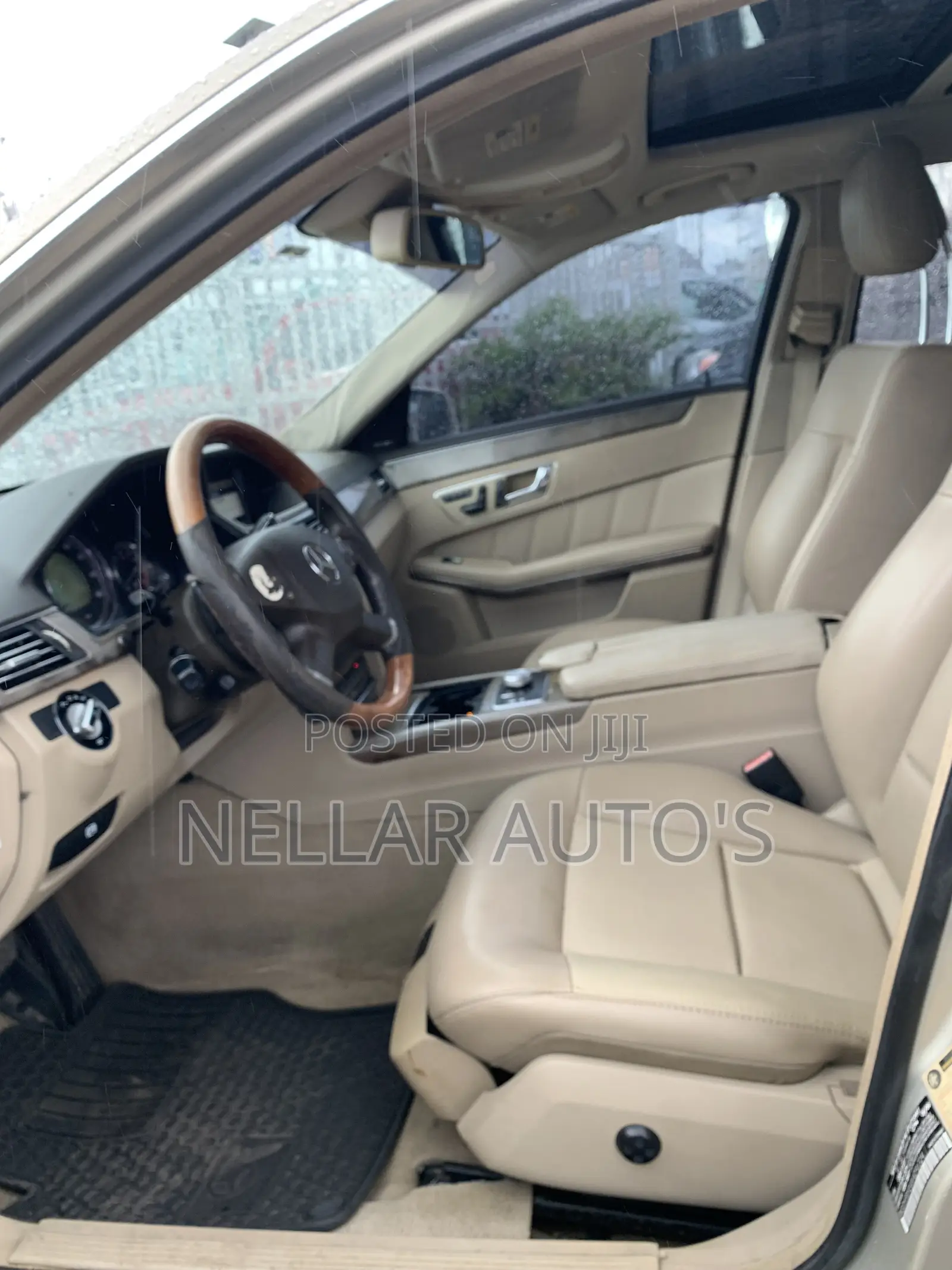 Mercedes-Benz E350 2010 Gold