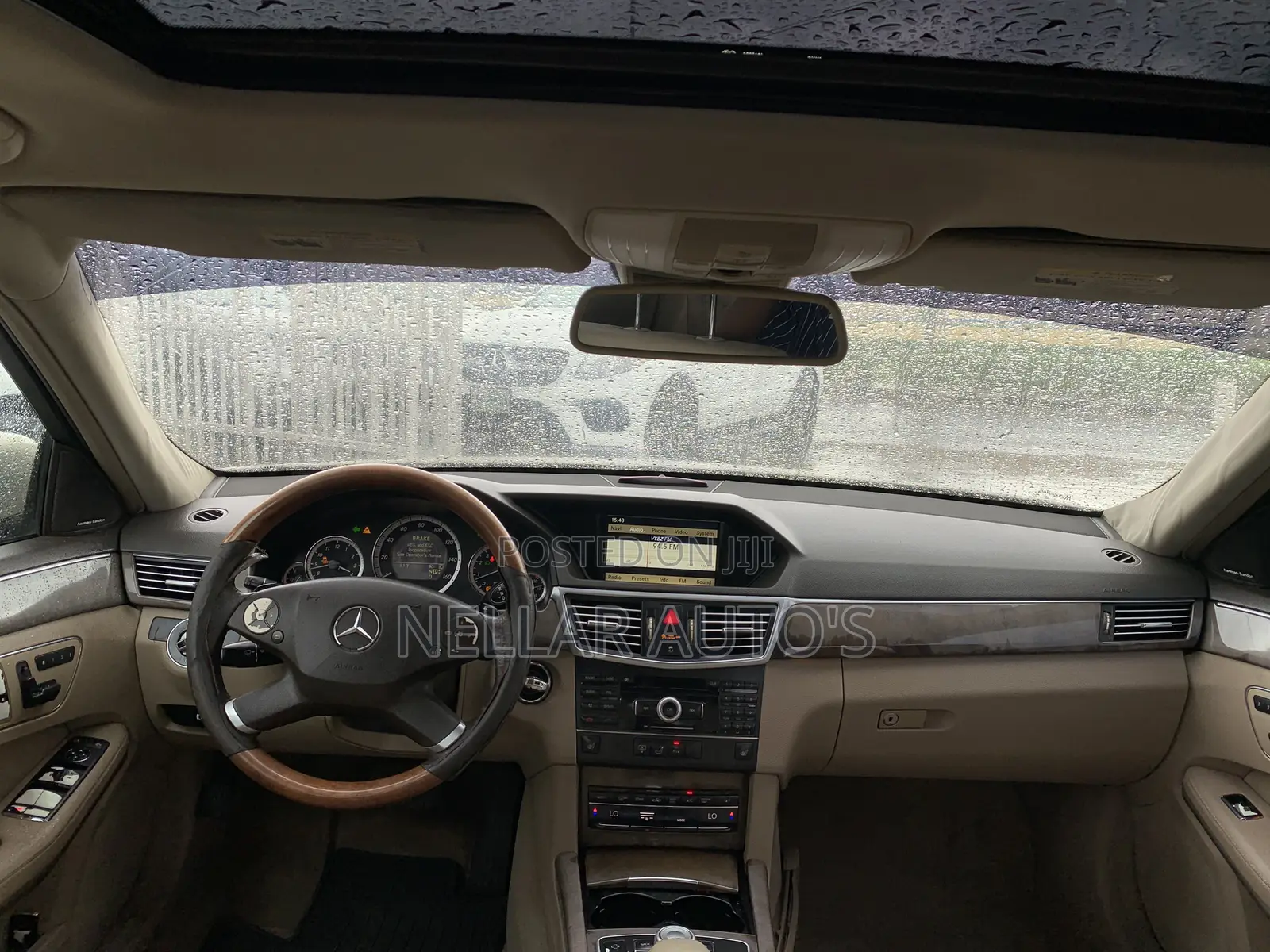 Mercedes-Benz E350 2010 Gold