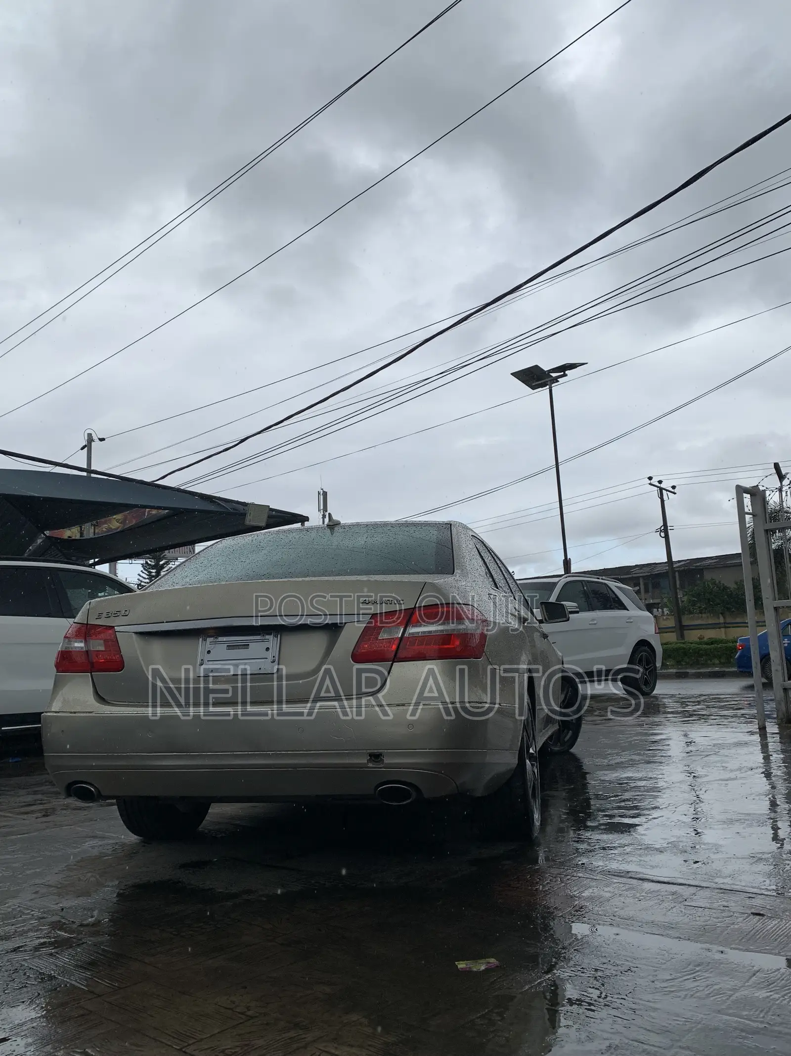 Mercedes-Benz E350 2010 Gold