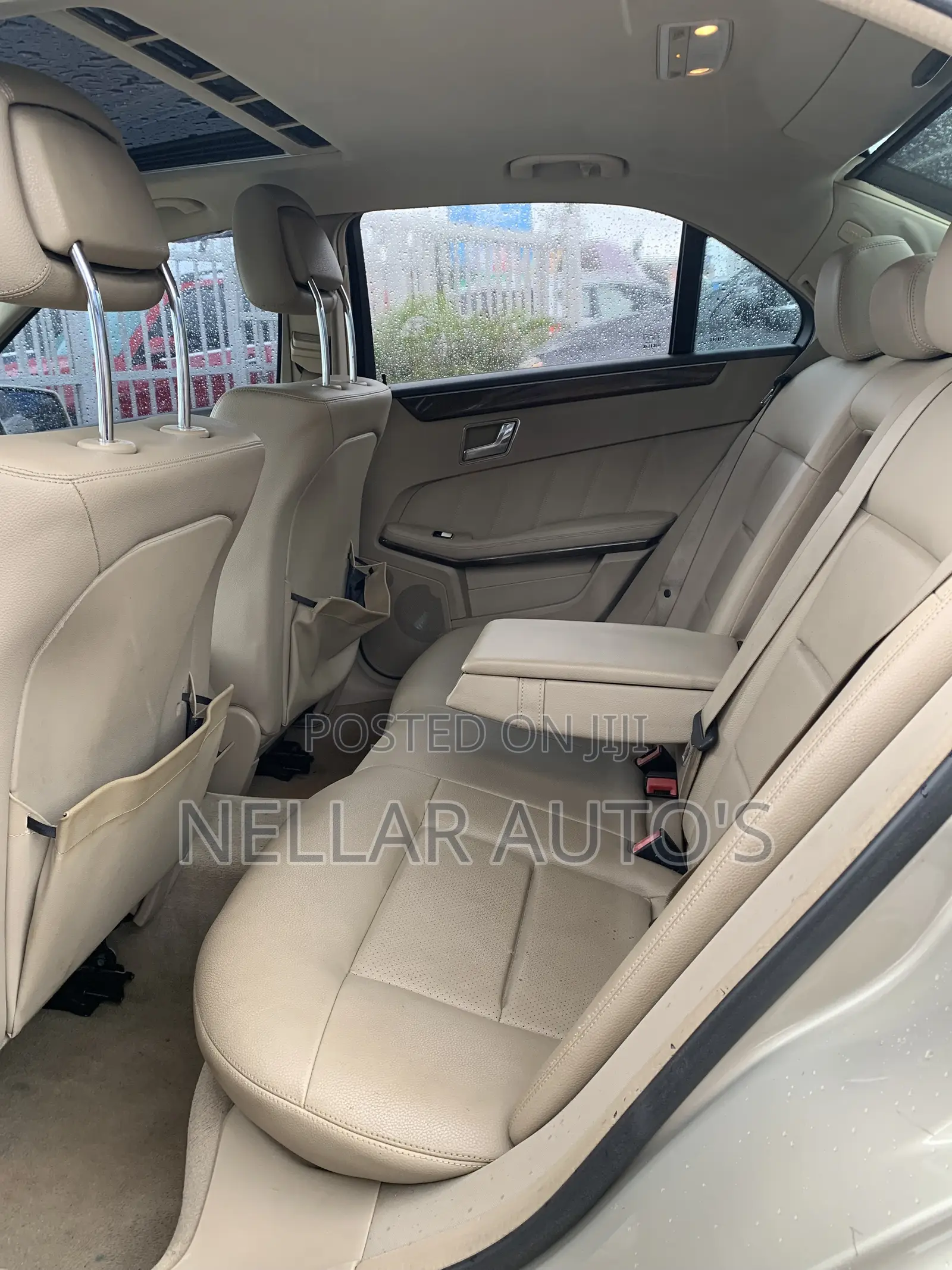 Mercedes-Benz E350 2010 Gold