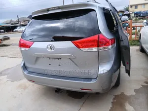 Toyota Sienna 2011 Blue