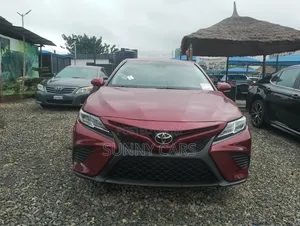 Toyota Camry SE FWD (2.5L 4cyl 8AM) 2018 Red