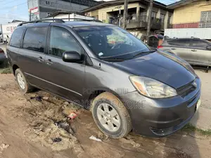 Toyota Sienna 2005 Silver