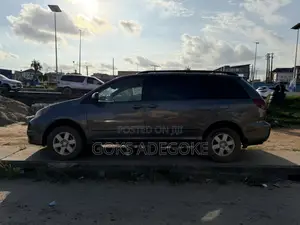 Toyota Sienna 2005 Silver