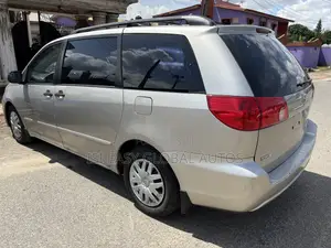 Toyota Sienna 2006 Gold