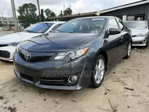 Toyota Camry SE 4dr Sedan (2.5L 4cyl 6A) 2013 Gray