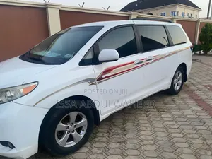 Toyota Sienna LE 8 Passenger 2012 White