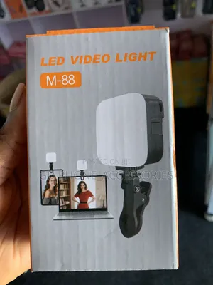 ​m-88 Portable LED Video Light With Phone Laptop Clip