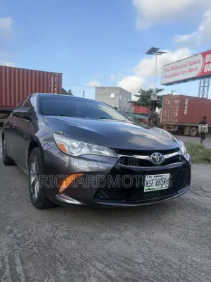 Toyota Camry SE 4dr Sedan (2.5L 4cyl 6A) 2015 Brown