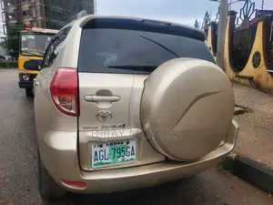 Toyota RAV4 2.4 2008 Gold