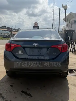Toyota Corolla SE (1.8L 4cyl 6M) 2019 Gray