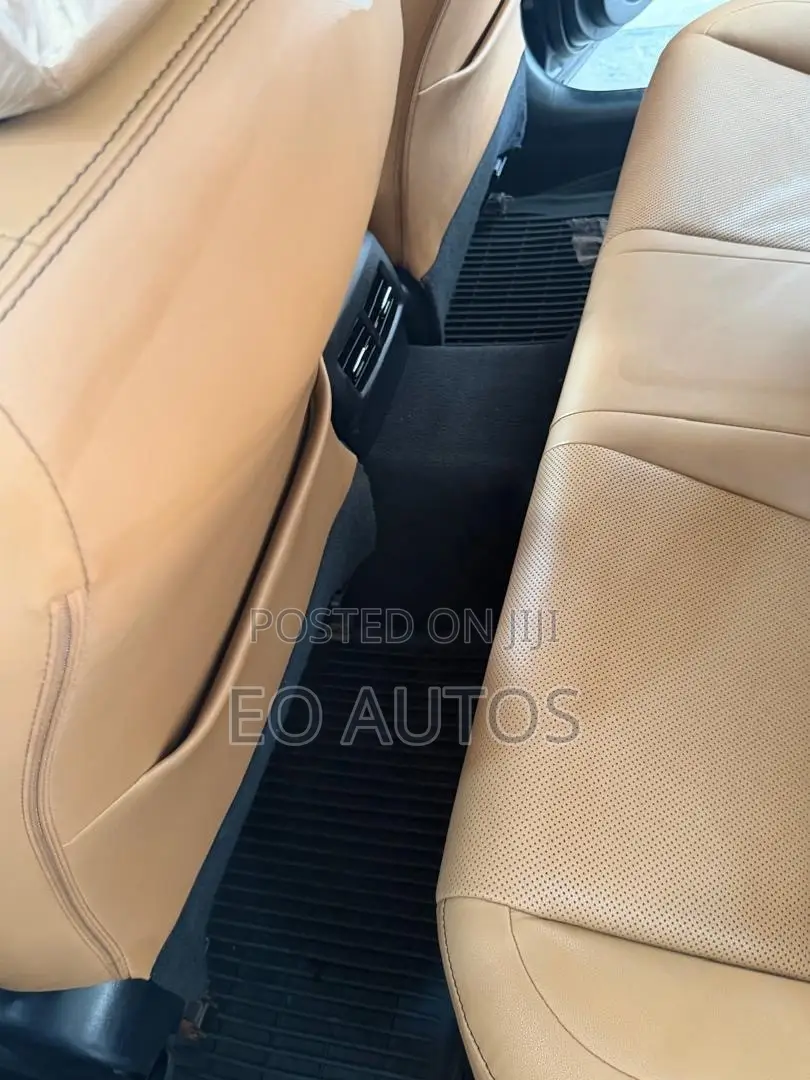 Lexus IS 300 AWD 2017 Blue