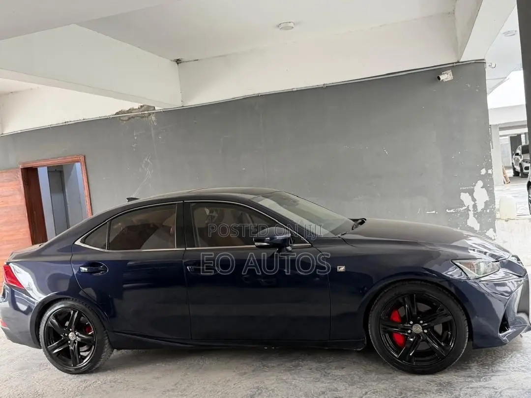Lexus IS 300 AWD 2017 Blue