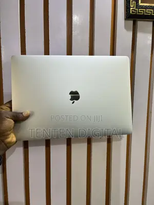 Laptop Apple MacBook Pro 2017 16GB Intel Core i7 SSD 512GB