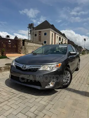Toyota Camry LE 4dr Sedan (2.5L 4cyl 6A) 2012 Gray