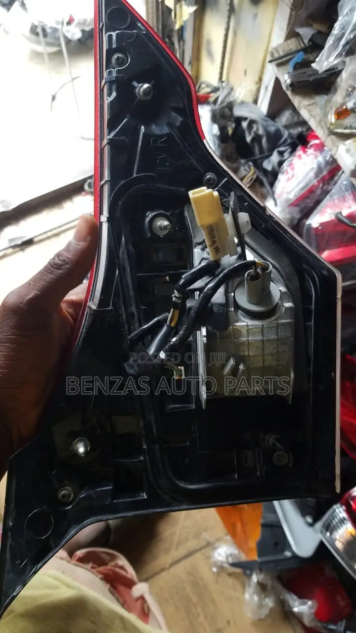 Toyota Rush Booth Light Replacement