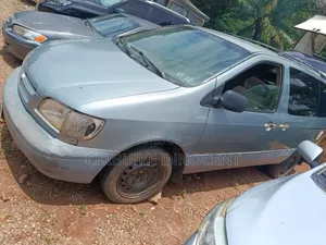 Toyota Sienna 2001