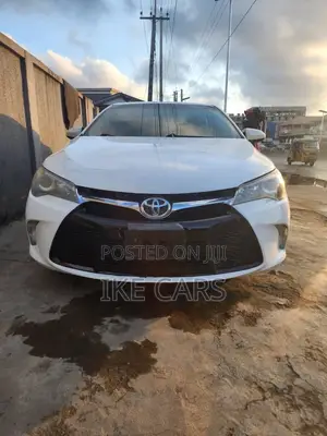 Toyota Camry SE 4dr Sedan (2.5L 4cyl 6A) 2016 White