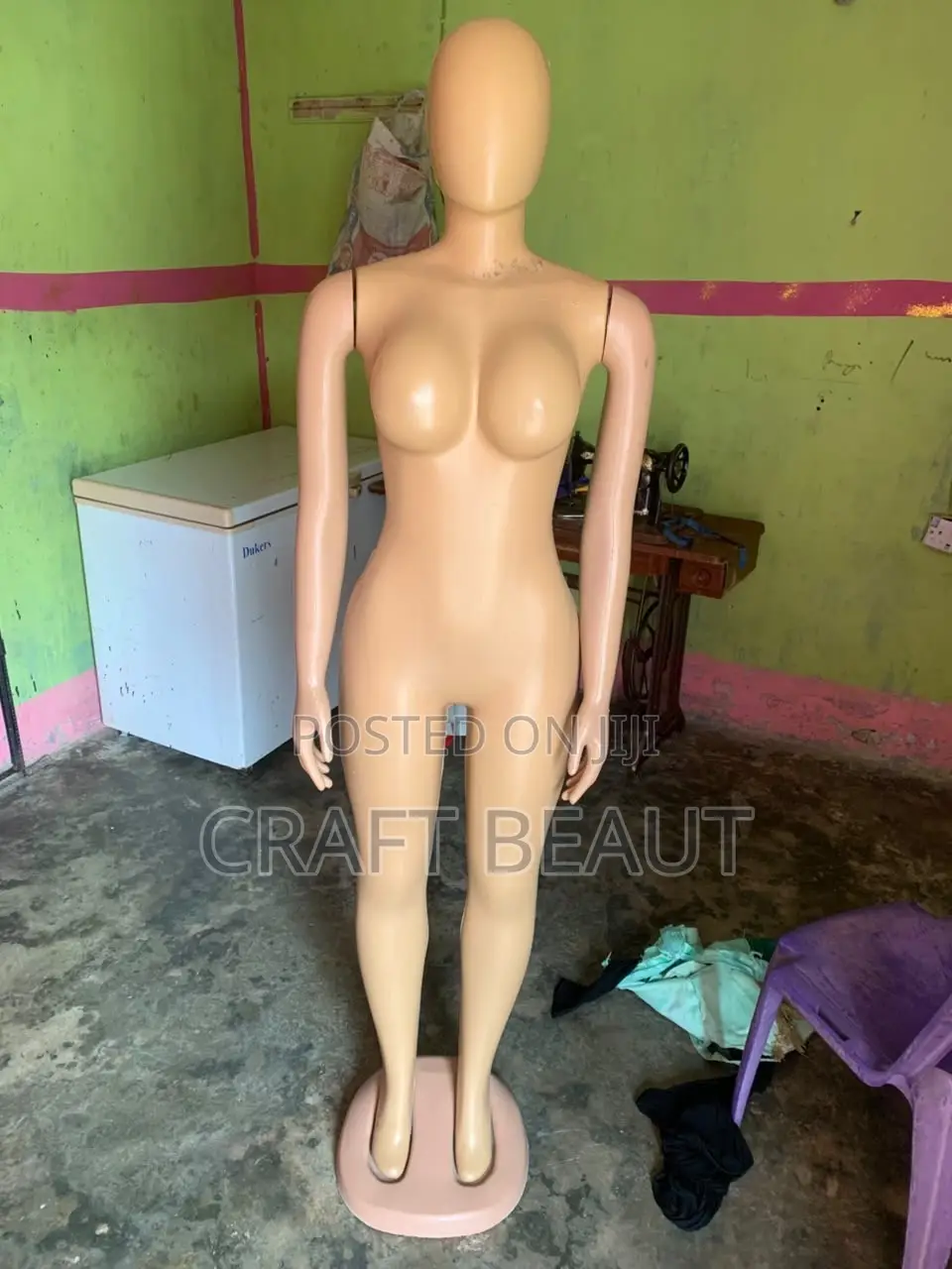 Female Maniquin