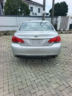 Toyota Avalon Limited Sedan FWD (3.5L 6cyl 6A) 2011 Silver