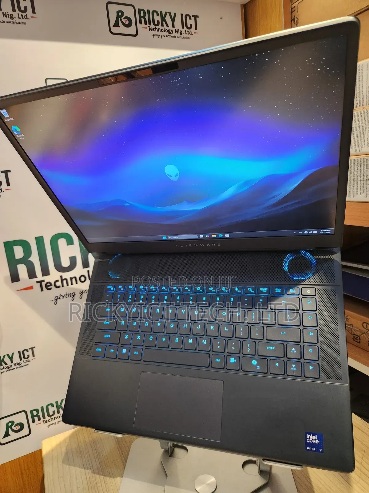 New Laptop Dell 32GB Intel Core Ultra 9 SSD 2T