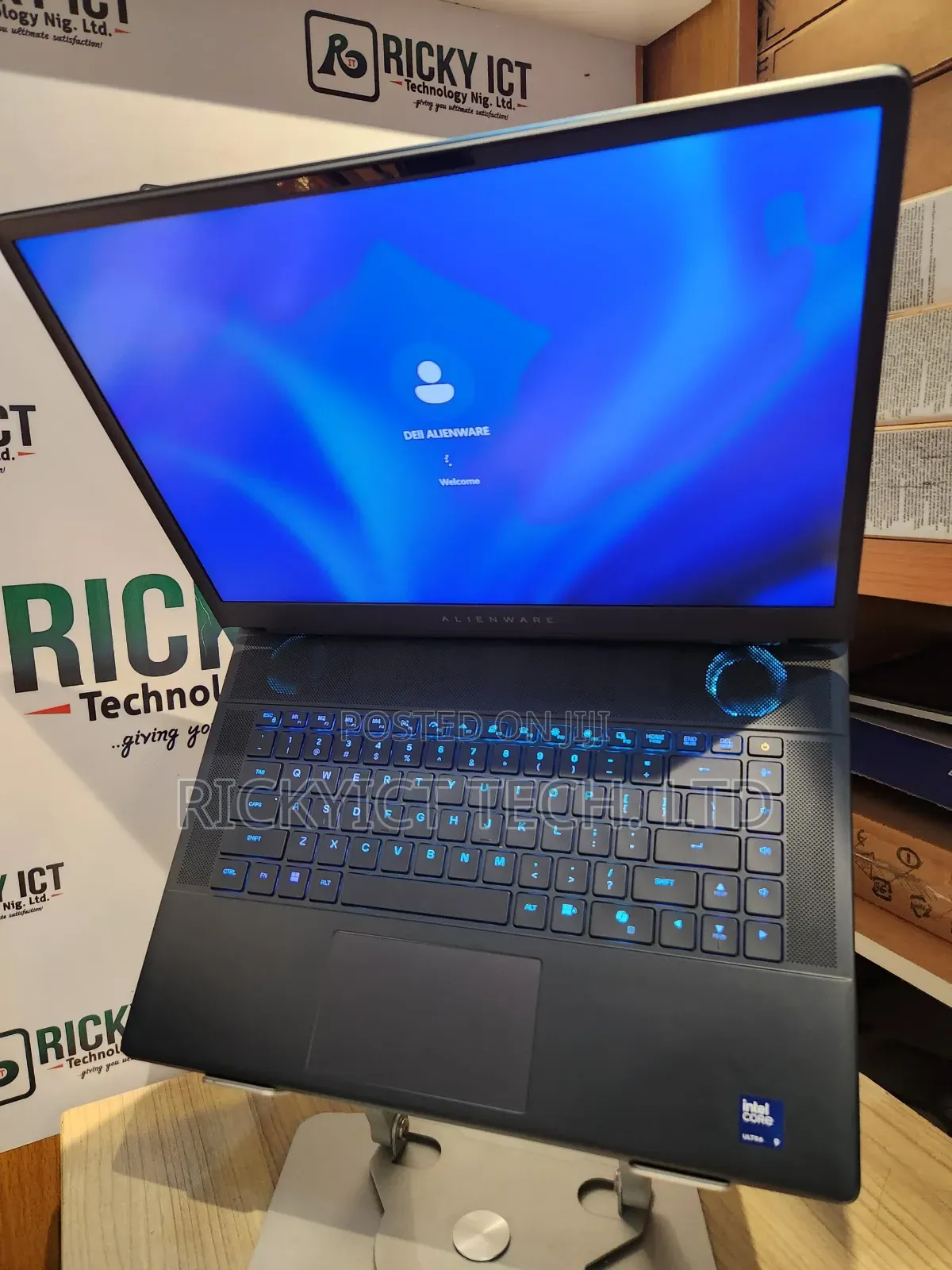 New Laptop Dell 32GB Intel Core Ultra 9 SSD 2T