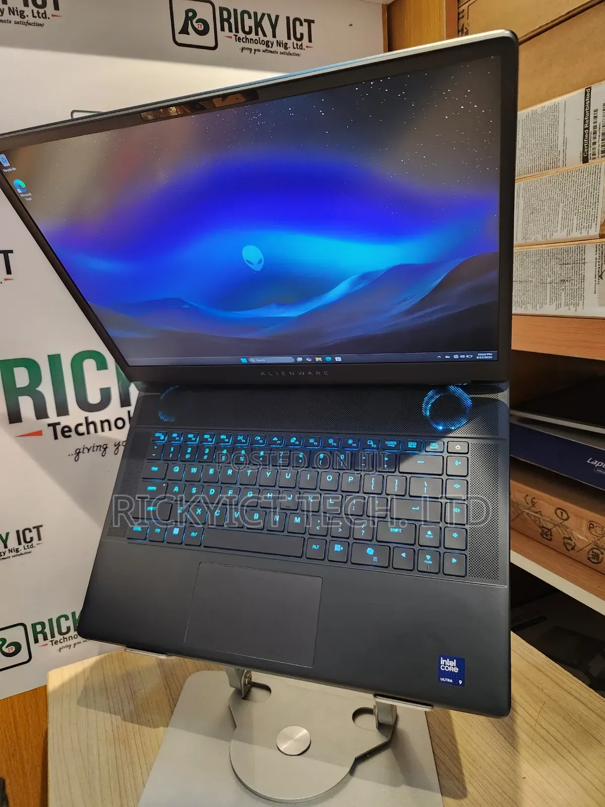 New Laptop Dell 32GB Intel Core Ultra 9 SSD 2T
