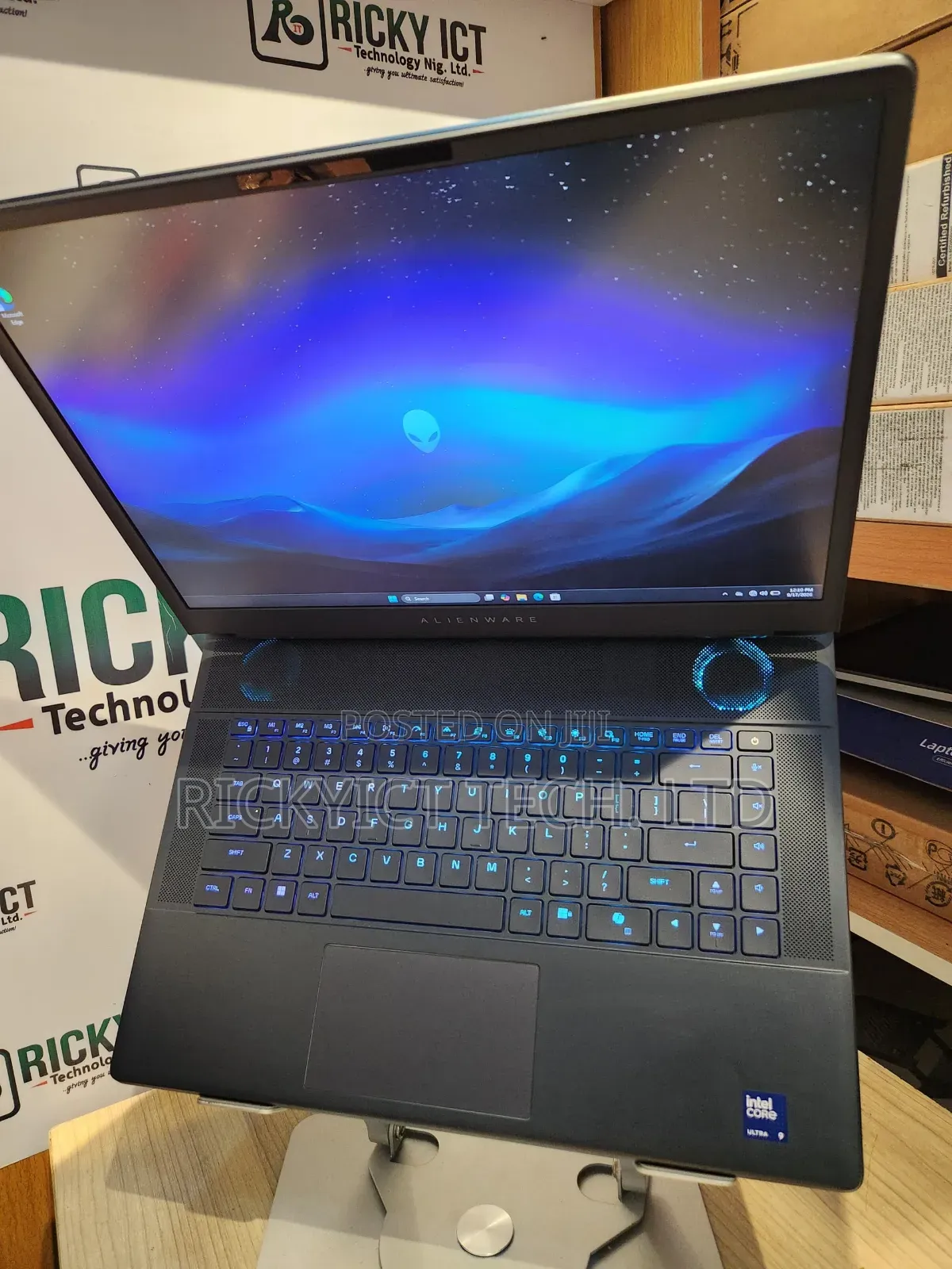 New Laptop Dell 32GB Intel Core Ultra 9 SSD 2T
