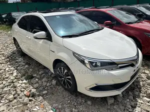 Toyota Corolla LE 4dr Sedan (1.8L 4cyl CVT) 2017 White