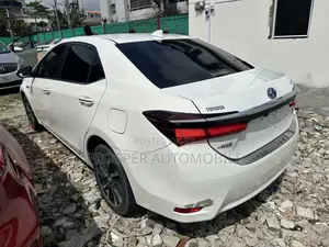 Toyota Corolla LE 4dr Sedan (1.8L 4cyl CVT) 2017 White