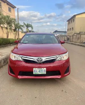 Toyota Camry LE 4dr Sedan (2.5L 4cyl 6A) 2014 Red