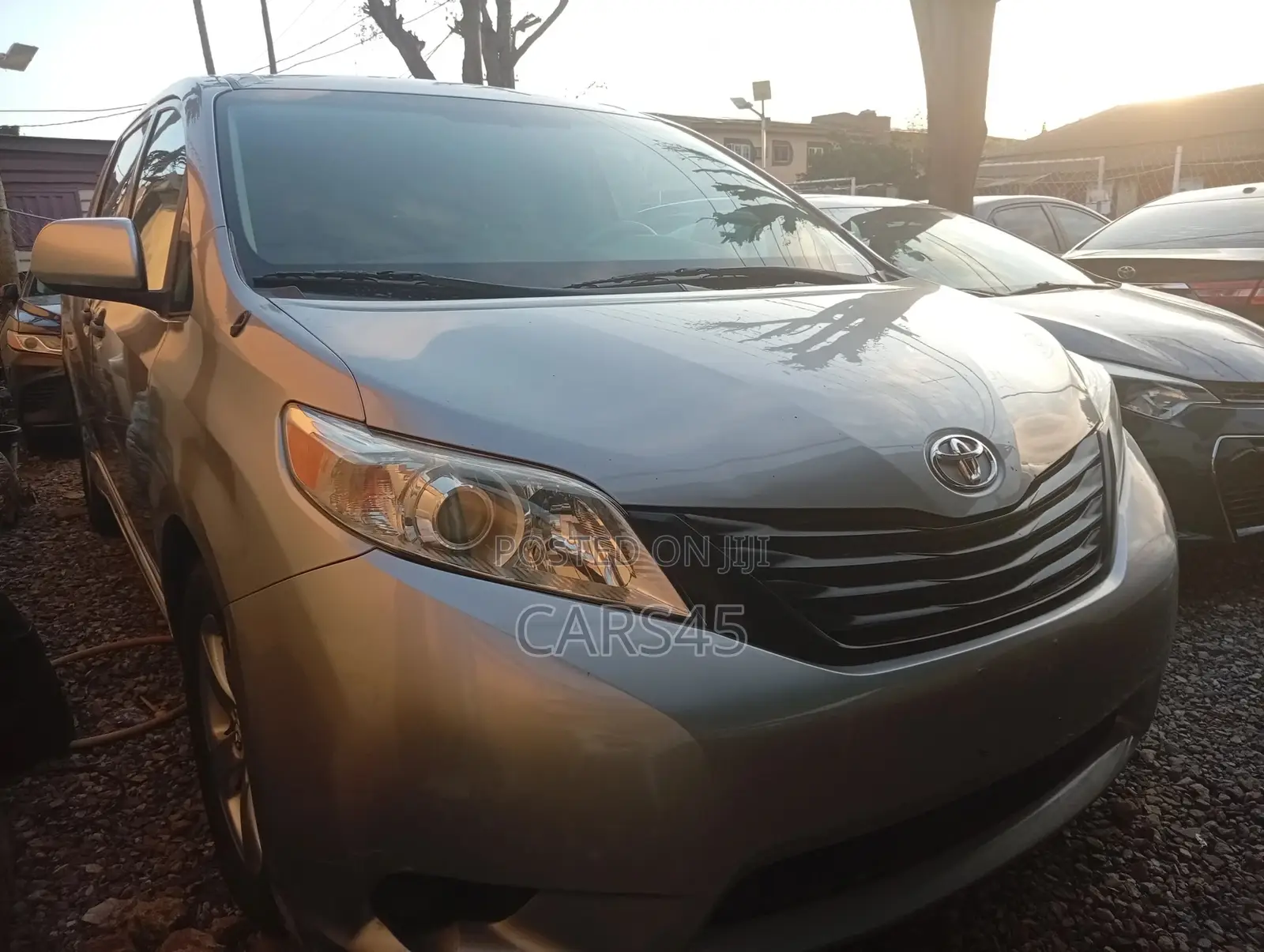 Toyota Sienna 2012 Silver