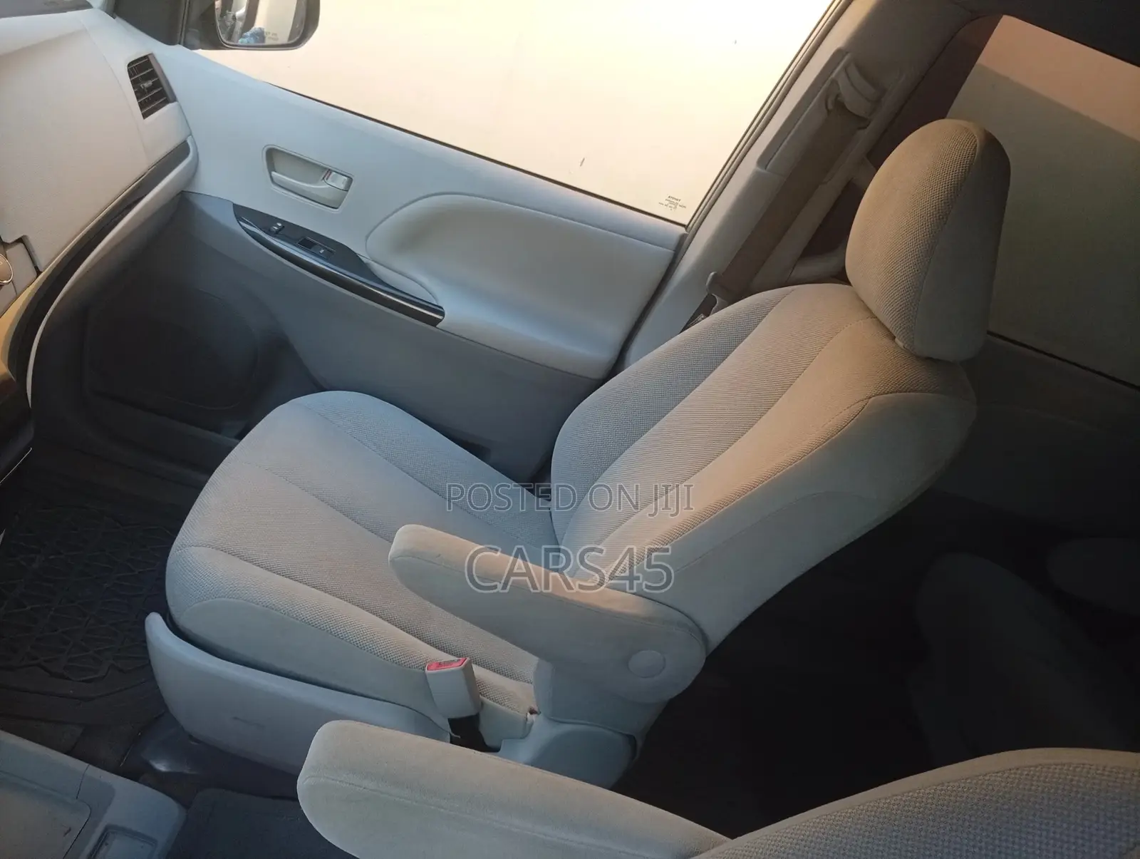 Toyota Sienna 2012 Silver