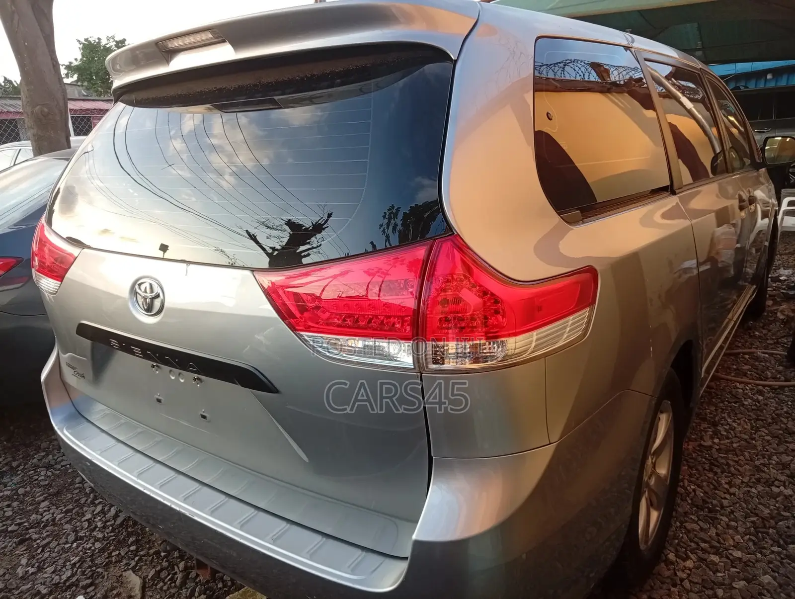 Toyota Sienna 2012 Silver