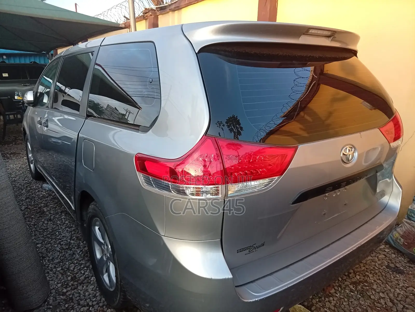 Toyota Sienna 2012 Silver