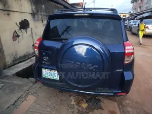 Toyota RAV4 2010 Blue