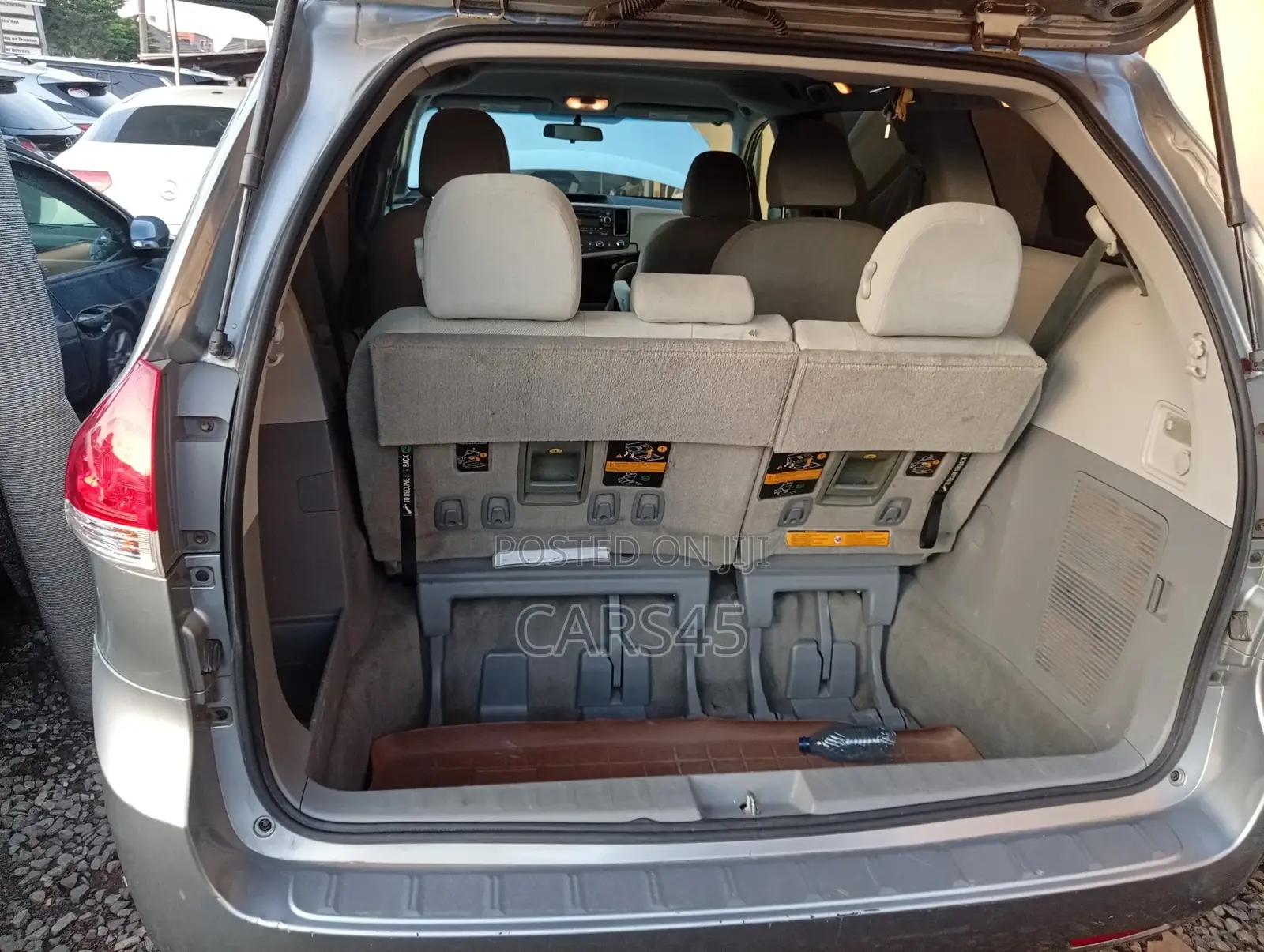 Toyota Sienna 2012 Silver