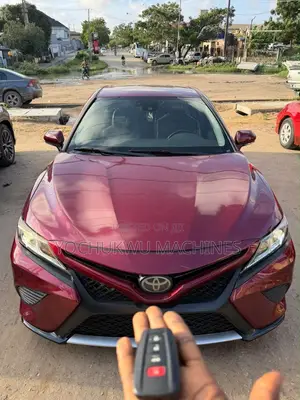 Toyota Camry SE FWD (2.5L 4cyl 8AM) 2018 Red