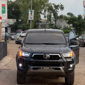 Toyota Hilux 2024 Black