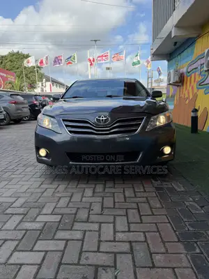 Toyota Camry XLE 4dr Sedan (2.5L 4cyl 6A) 2011 Gray