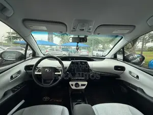 Toyota Prius Plug-In Hybrid 2016 Silver