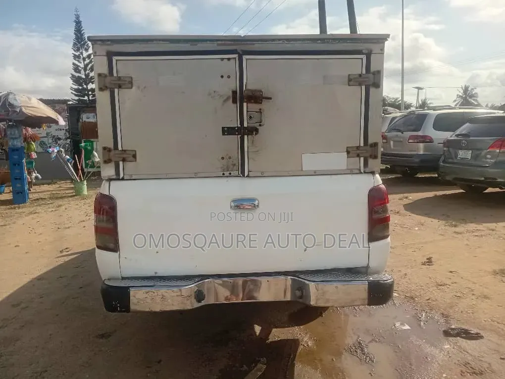Mitsubishi L200 2013 White