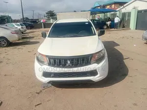 Mitsubishi L200 2013 White