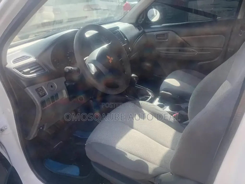 Mitsubishi L200 2013 White