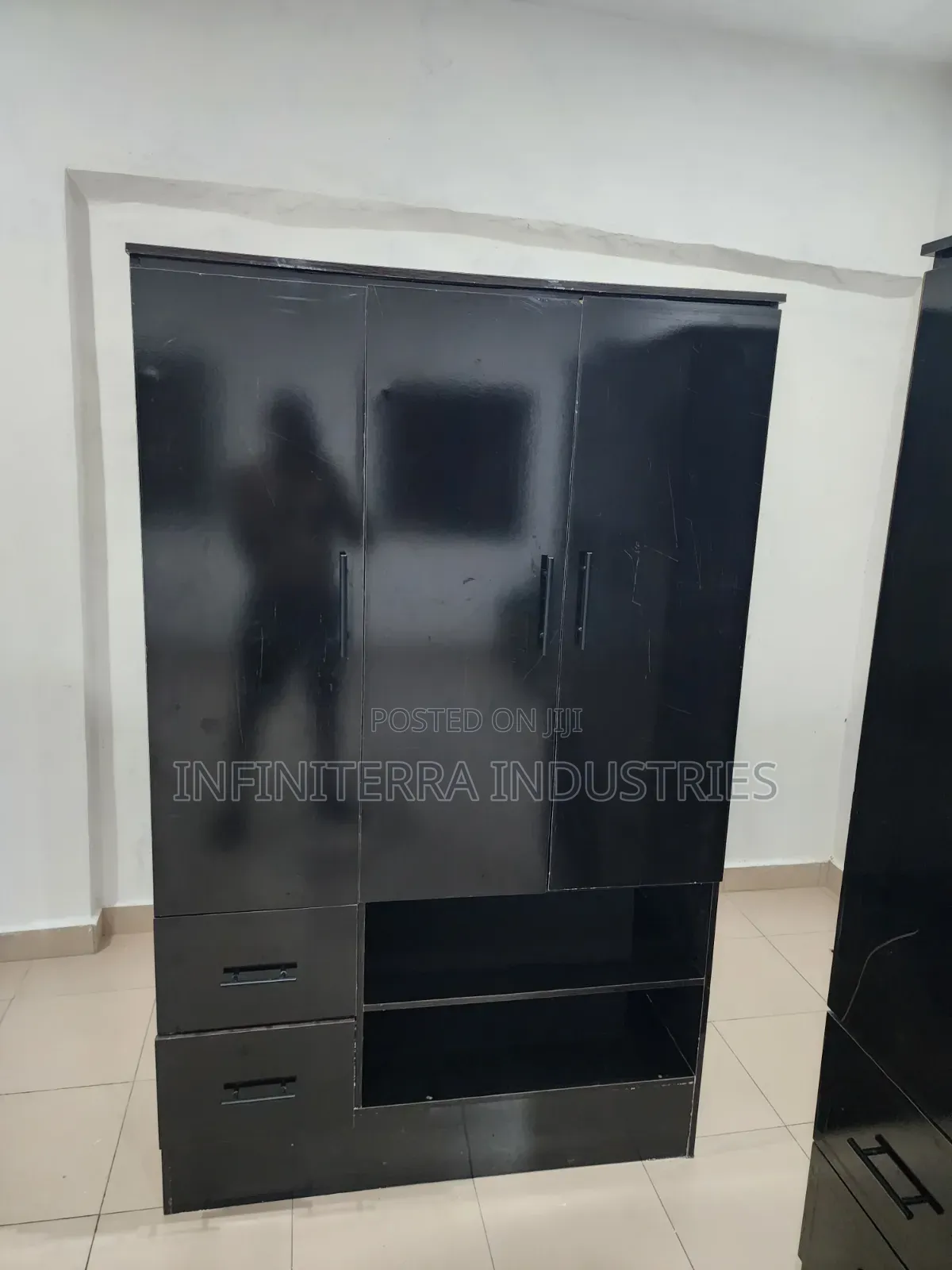 Glossy Wardrobe