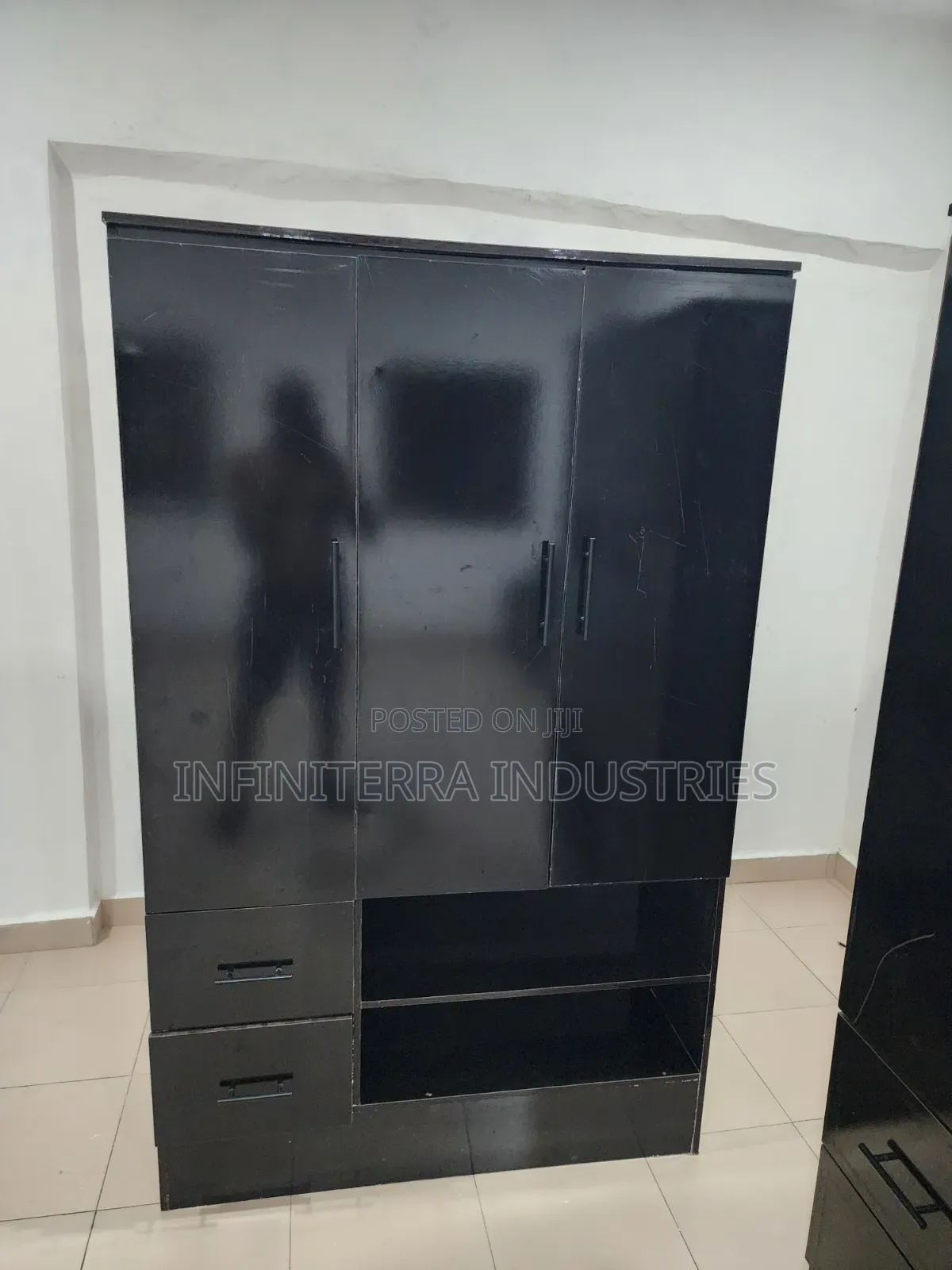 Glossy Wardrobe
