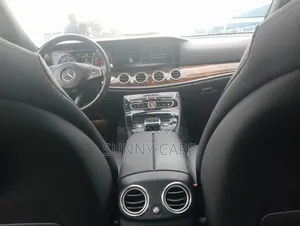 Mercedes-Benz E300 4Matic AWD Sedan (2.0L 4cyl 9A) 2017 Gray