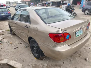 Toyota Corolla Sedan 2004 Gold